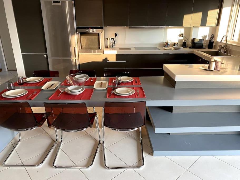 Spacious And Sunkissed 3Br & 2 Bathrooms Apartment Atina Dış mekan fotoğraf