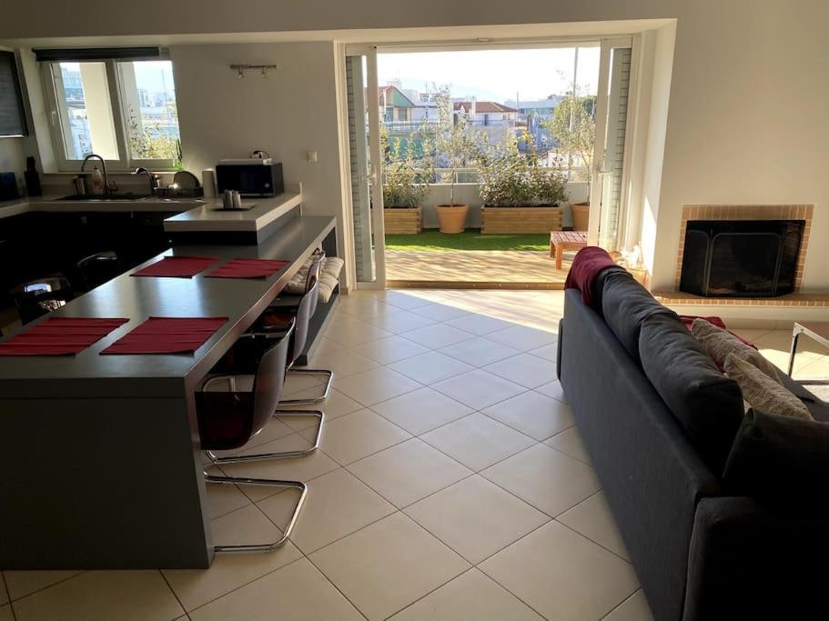 Spacious And Sunkissed 3Br & 2 Bathrooms Apartment Atina Dış mekan fotoğraf