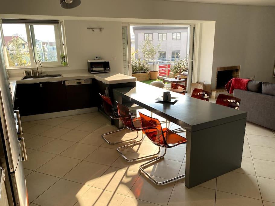 Spacious And Sunkissed 3Br & 2 Bathrooms Apartment Atina Dış mekan fotoğraf
