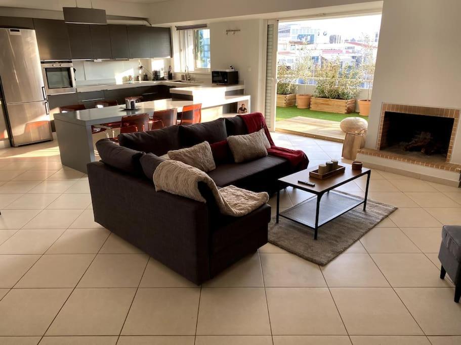 Spacious And Sunkissed 3Br & 2 Bathrooms Apartment Atina Dış mekan fotoğraf